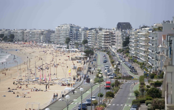 Набережная на курорте Ла Боль, Франция