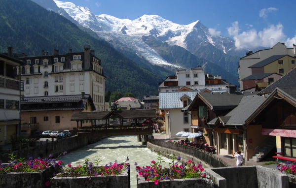 Река на курорте Шамони, Франция