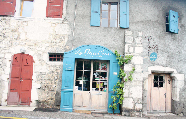 Магазинчик в городе Аннеси, Франция