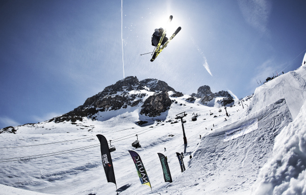 Катание на лыжах на горнолыжном курорте Тинь, Франция