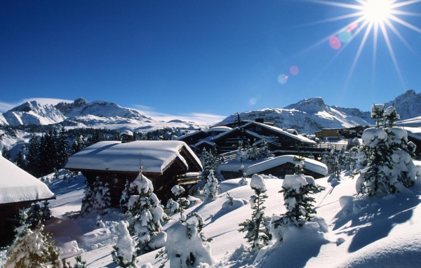 Солнце на горнолыжном курорте Куршевель, Франция