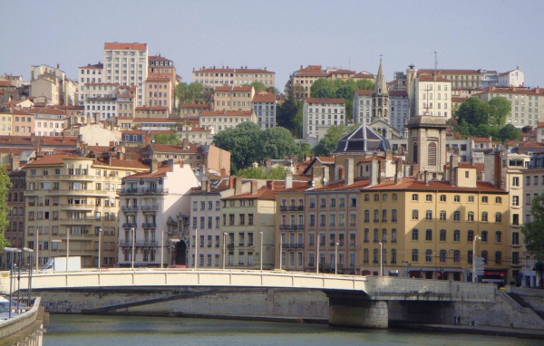 Городские здания в городе Лион, Франция