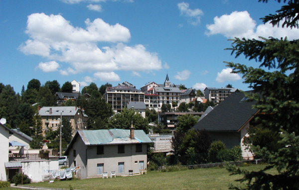 Городские здания на курорте Виллар-де-Ланс, Франция