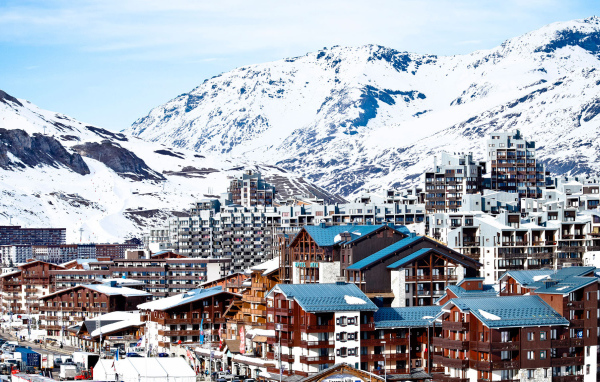 Городские здания на горнолыжном курорте Тинь, Франция