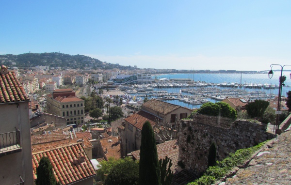 Вид с холма в Каннах, Франция