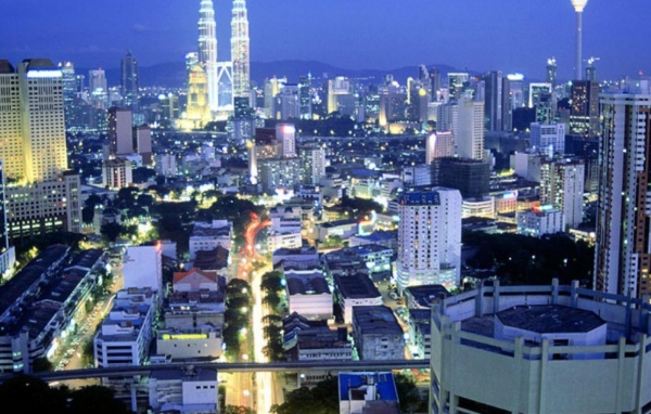 Ночное сияние города в Берлине