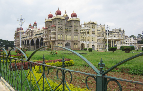 Красивое здание в Бангалоре