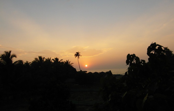 Красивый закат в Арамболе