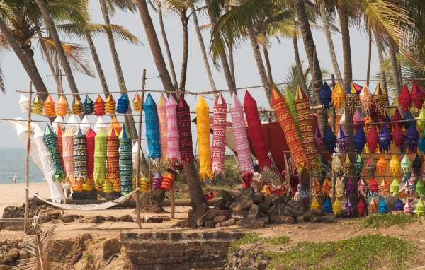 Яркие украшения в Анджуне