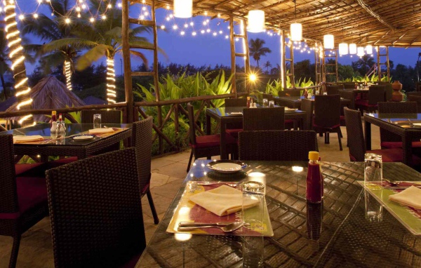 Вечерний отдых в ресторане в Варке