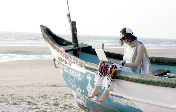 Девушка в лодке в Ашвеме