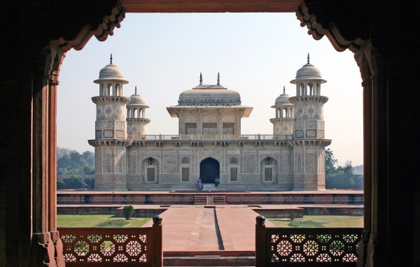 Памятник Итимад-Уд-Даула в Агре