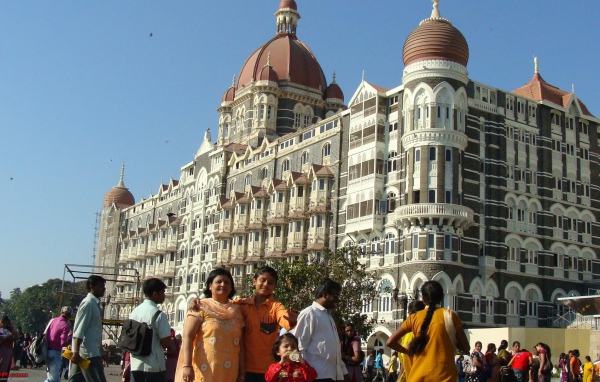 Уличная суета в Мумбае