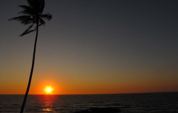 Закат на пляже в Вагаторе