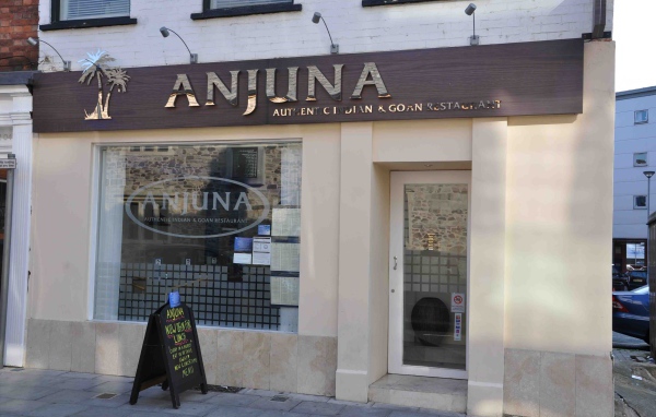 Прогулка по улицам Анджуны