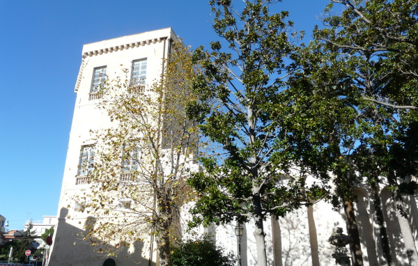 Старинная башня в Лоано, Италия