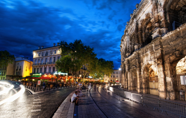 У Колизея в Риме