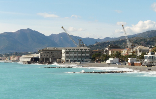 Осенний отдых на курорте в Пьетра Лигуре, Италия