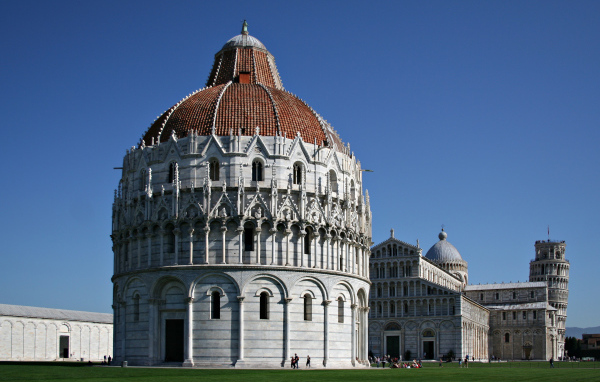 Кампо деи Мираколи в Пизе, Италия