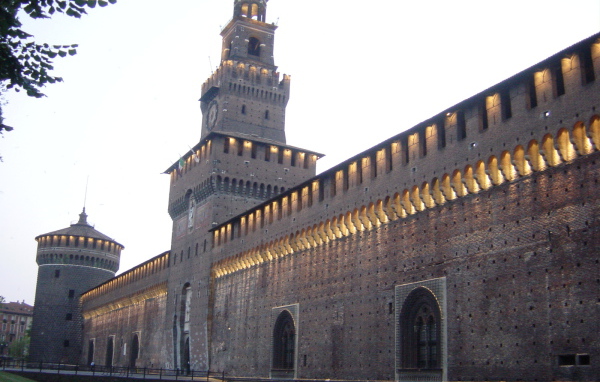 Кастелло Сфорцеско в Милане, Италия