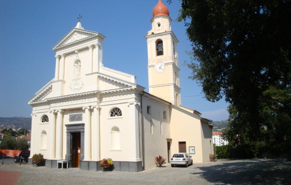 Церковь на курорте Сан Бартоломео Аль Маре, Италия