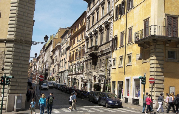 Городская улица в Риме, Италия