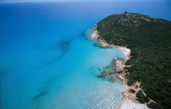 Побережье на курорте Вилласимиус, Италия