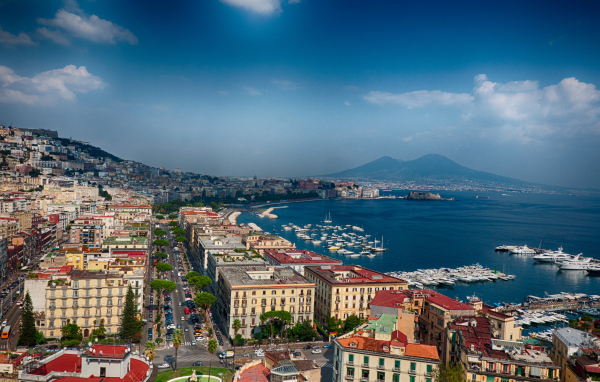 Прибрежные улицы в Неаполе, Италия
