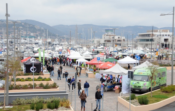 Набережная в Лоано, Италия