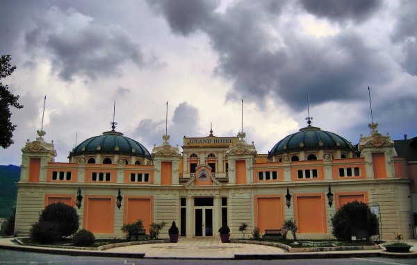 Гранд отель на курорте Фьюджи, Италия