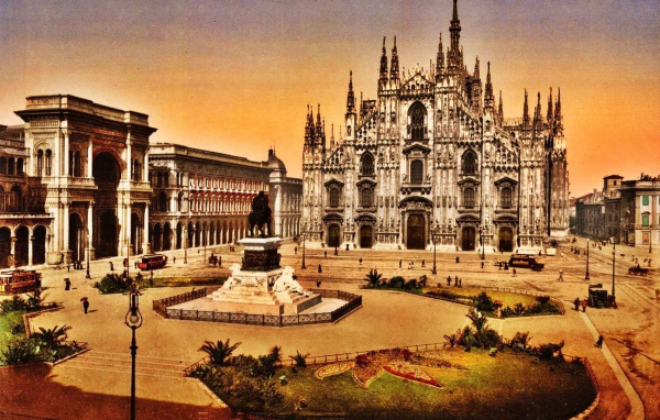 Старинная площадь в Милане, Италия