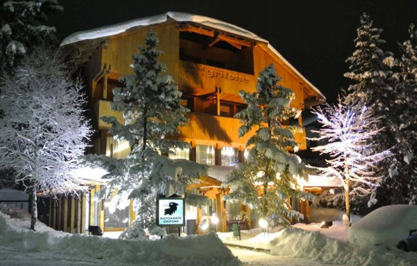 Отель Грифон на горнолыжном курорте Мадонна ди Кампильо, Италия