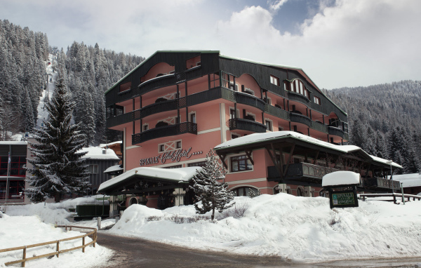 Отель Спинале на горнолыжном курорте Мадонна ди Кампильо, Италия