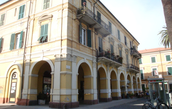 Дом на улице на курорте Диано Марино, Италия