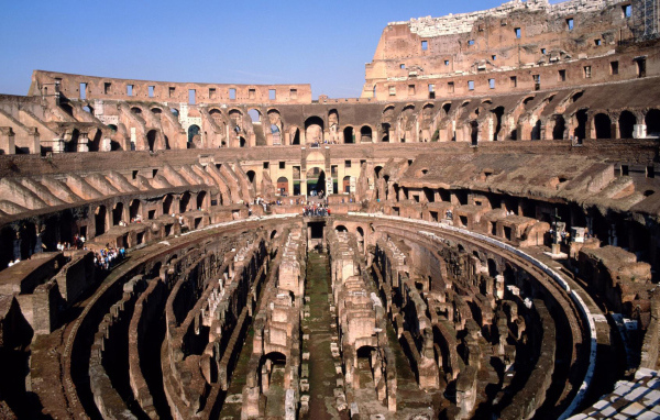 Внутри Колизея в Риме