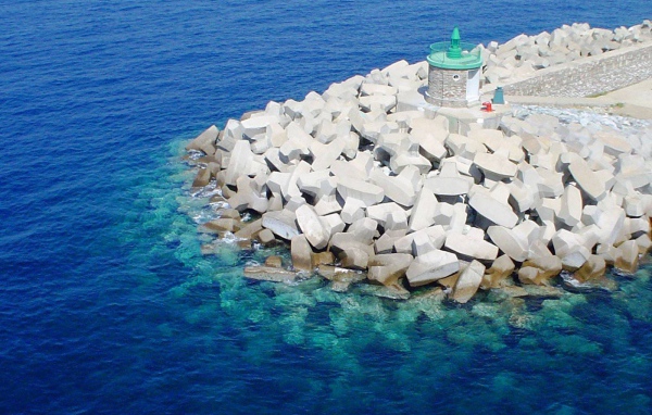 Маяк на острове Понца, Италия