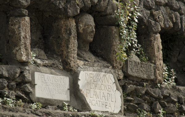 Памятники в Помпеях, Италия
