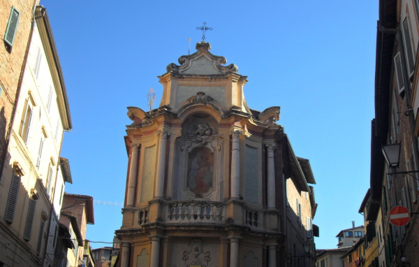 Узкие улочки в Сиене, Италия