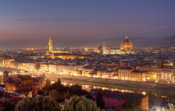 Ночные огни во Флоренции, Италия