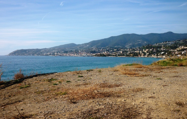 Морское побережье в Сан Ремо, Италия