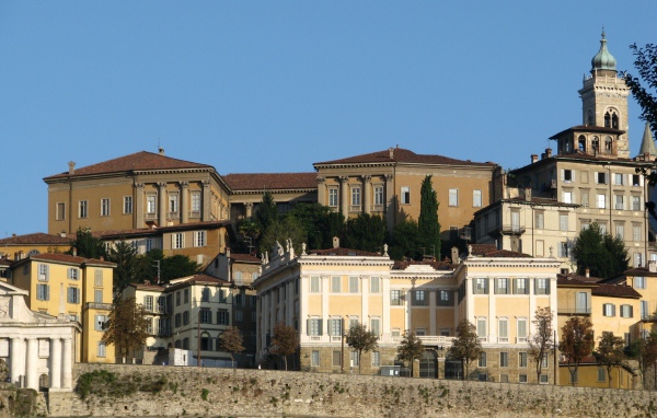 Старинные здания в Бергамо, Италия