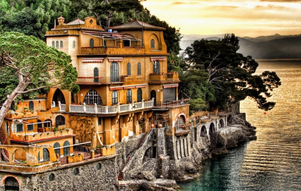 Старинный дом в Генуе, Италия