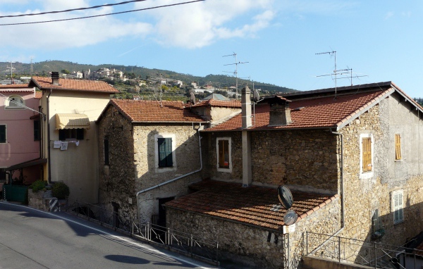 Старинные дома на курорте Бордигера, Италия