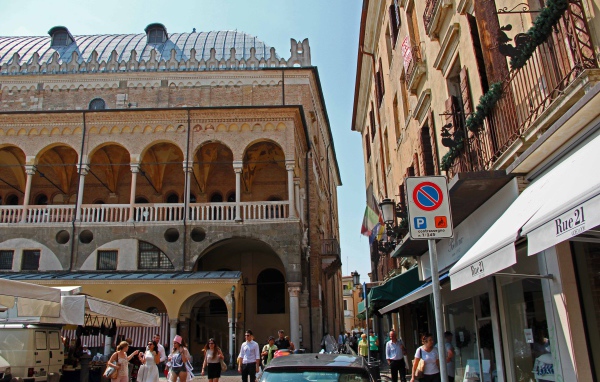 Старинные улочки в Падуе, Италия