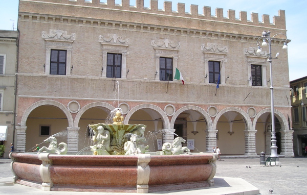 Дворец на курорте Пизавр, Италия