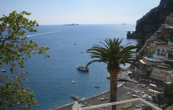 Море на курорте в Амальфи, Италия
