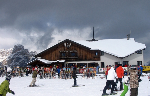 Горнолыжная база на курорте Арабба, Италия