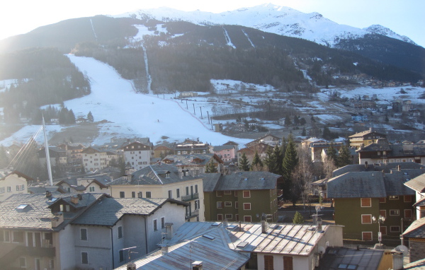 Горнолыжная трасса на курорте в Бормио, Италия