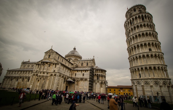 Площадь перед собором в Пизе, Италия