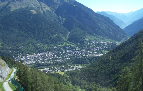 Летний пейзаж на горнолыжном курорте Курмайор, Италия